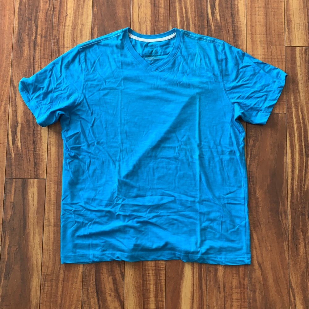 No Boundaries blue v-neck t-shirt